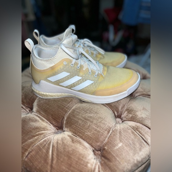 Off yellow and white sneakers - Picture 5 of 6